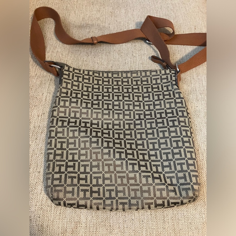 Tommy Hilfiger brown/tan crossbody purse - Picture 5 of 6